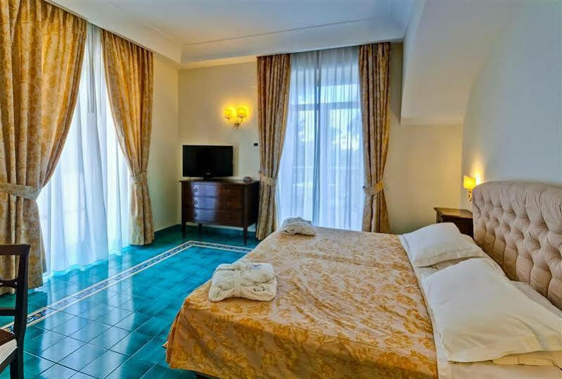 Hotel Regina Palace Terme Ischia Bagian luar foto